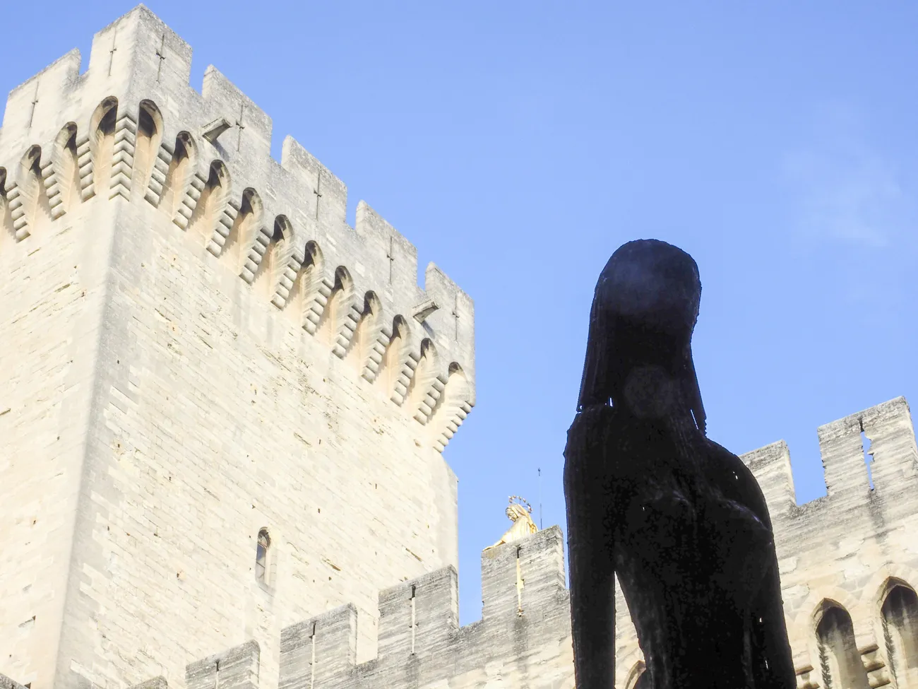 autour-du-mas-du grialou-carpentras-ventoux-dentelles-montmirail-palais-des-papes-avignon-pont-vignoble-randonnee-nature-1