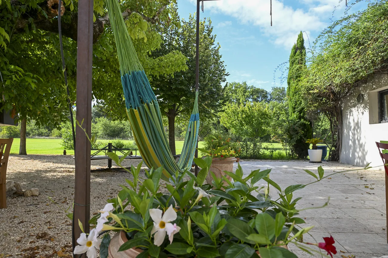 piscine-chambres-mas-du-grialou-location-maison-famille-nombreuse-domaine-vaucluse-carpentras-mont-ventoux-dentelles-provence-23