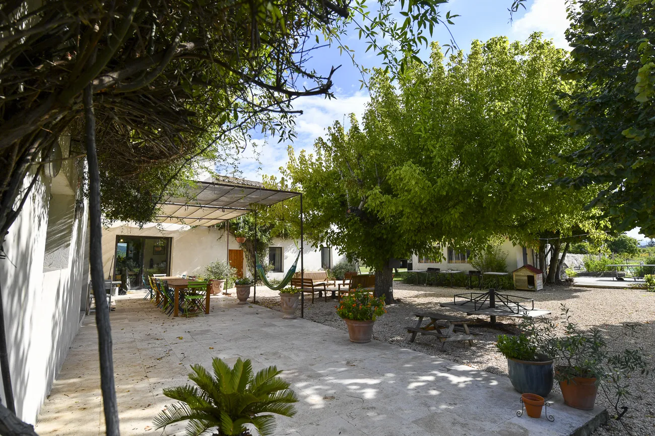 piscine-chambres-mas-du-grialou-location-maison-famille-nombreuse-domaine-vaucluse-carpentras-mont-ventoux-dentelles-provence-49