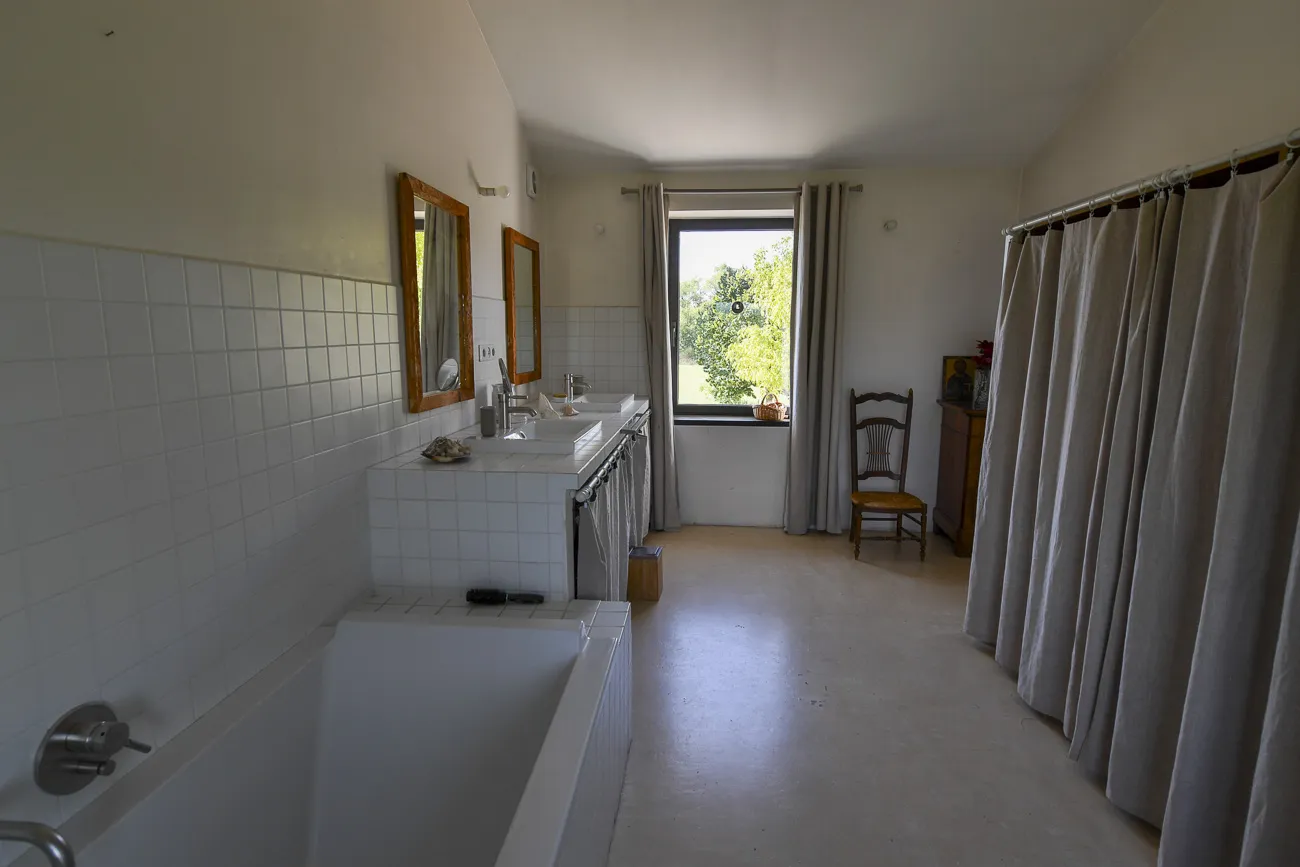 piscine-chambres-mas-du-grialou-location-maison-famille-nombreuse-domaine-vaucluse-carpentras-mont-ventoux-dentelles-provence-85