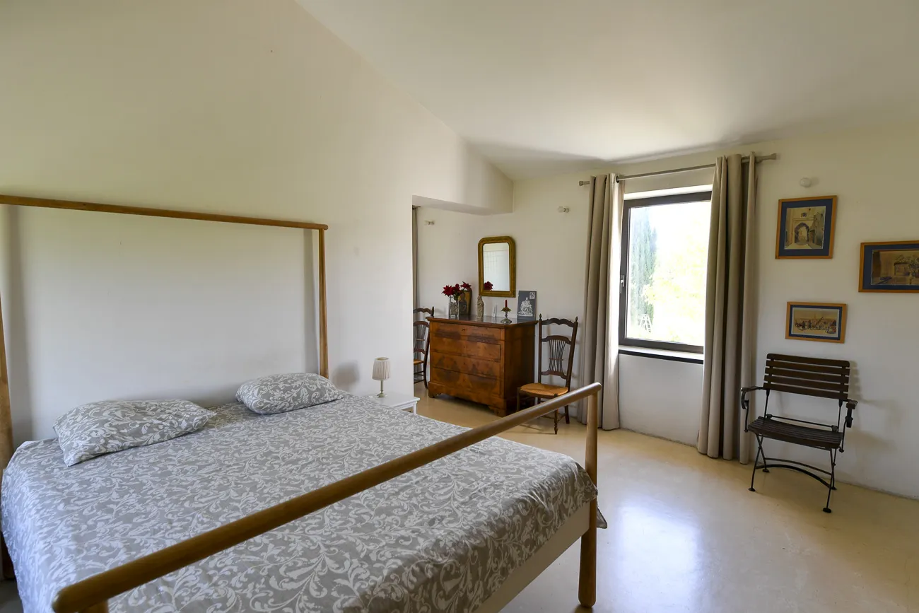 piscine-chambres-mas-du-grialou-location-maison-famille-nombreuse-domaine-vaucluse-carpentras-mont-ventoux-dentelles-provence-87